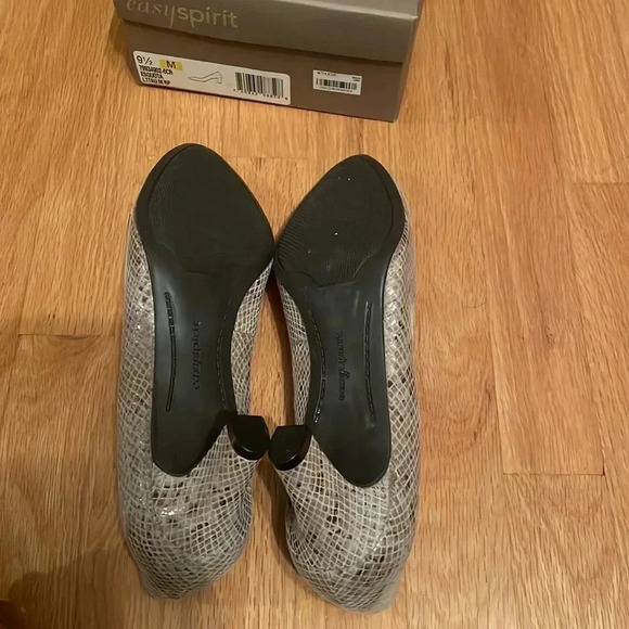 Easy Spirit Heels - Picture 4 of 4